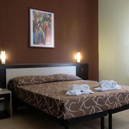 Hotel Canasta Ріміні Екстер'єр фото