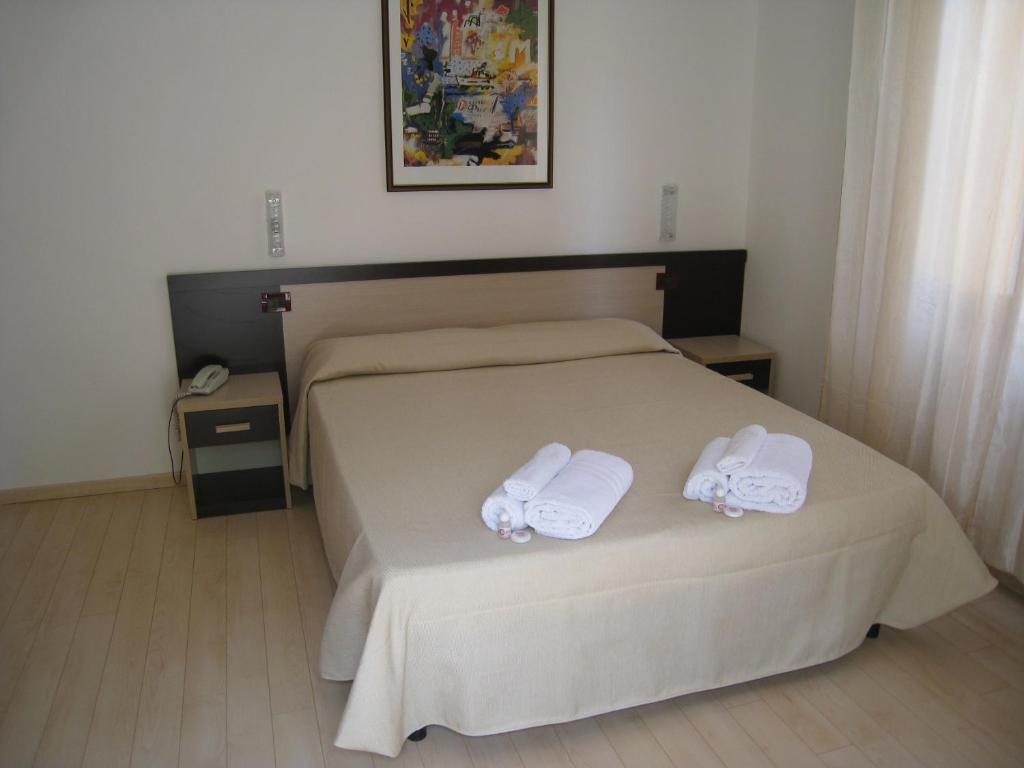 Hotel Canasta Ріміні Номер фото